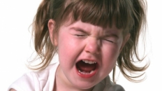 Vì sao trẻ con khóc? Các nghiên cứu đã chỉ dẫn điều gì cho cha mẹ?