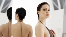 Angelina Jolie đã vượt qua nguy cơ bị ung thư vú như thế nào?