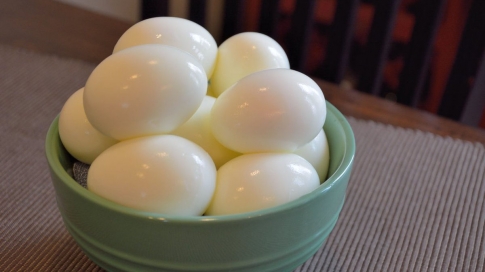 Điều gì có thể xảy ra nếu bạn ăn quá nhiều trứng?