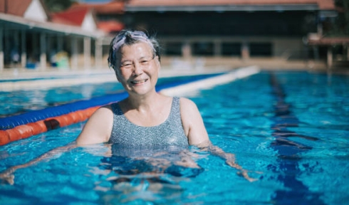 9 bài tập thể dục tốt nhất cho người sau tuổi 50