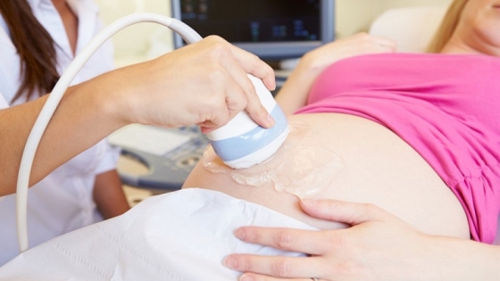 Mẹ bầu đi siêu âm nhiều lần có ảnh hưởng đến mẹ và thai nhi không?