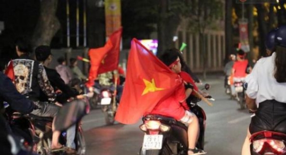 Hàng triệu người ăn mừng đội tuyển Việt Nam vào chung kết AFF Cup sau 10 năm chờ đợi 1