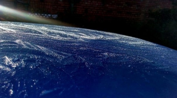 Sương giá trên nóc xe của tôi sáng nay trông hơi giống một cái nhìn của Trái đất từ không gian