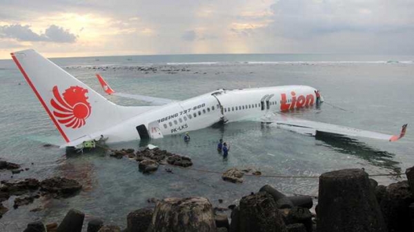 Cơ hội chết trong một vụ tai nạn máy bay chỉ cao hơn 3 lần so với những người chết do bị ngã