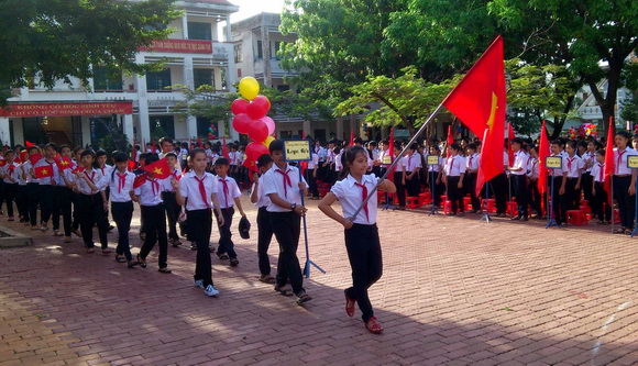 Diễu hành là một trong những nghi thức không thể thiếu trong lễ khai giảng năm học mới