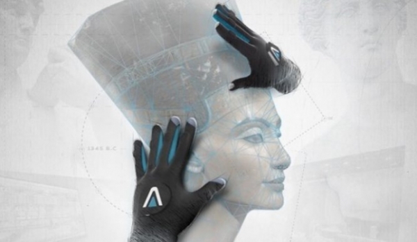   Găng tay đặc biệt giúp giúp người khiếm thị “nhìn thấy” tác phẩm nghệ thuật. Sản phẩm này được dành riêng cho những người khiếm thị, các nhà nghiên cứu đã tạo ra sản phẩm này, khi du khách đeo vào tay họ có thể cảm nhận được vật thể. Mỗi chiếc găng tay VR có 10 thiết bị rung bên trong ở một số phần nhất định của bàn tay trong khi tiếp cận một vật thể ảo.  