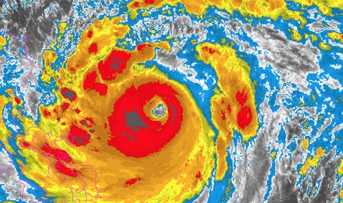   Bão Mangkhut, mạnh hơn bão Florence hiện đang tiến vào bờ đông của Mỹ. Cơn bão dự kiến đổ bộ vào đảo Luzon hôm 15.9 với tốc độ gió hiện tại lên đến 285km/giờ, theo CNN ngày 14.9. Ảnh: JTWC  