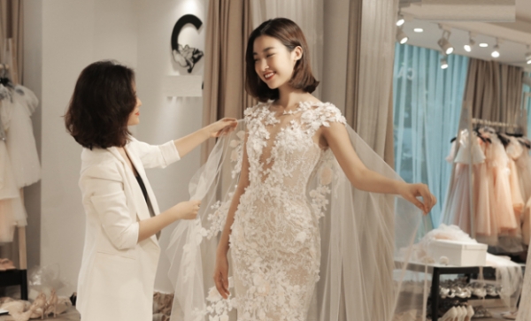 Hoa hậu Đỗ Mỹ Linh rạng rỡ trong bộ sưu tập váy cưới của nhà thiết kế Phương Linh 7