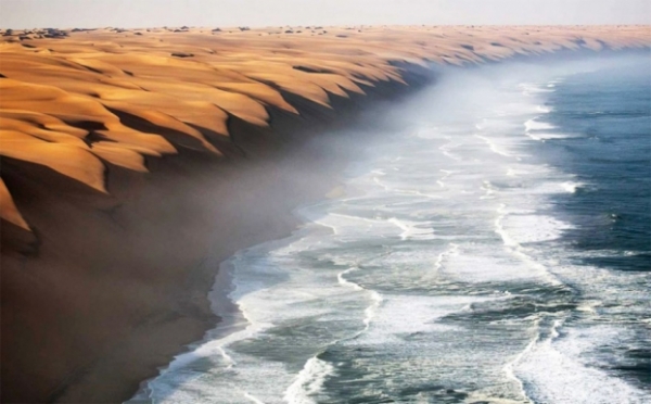   Nơi sa mạc Namib gặp biển  