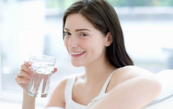   Uống đủ lượng nước mỗi ngày, bí kíp cung cấp nước cho da mùa thu  