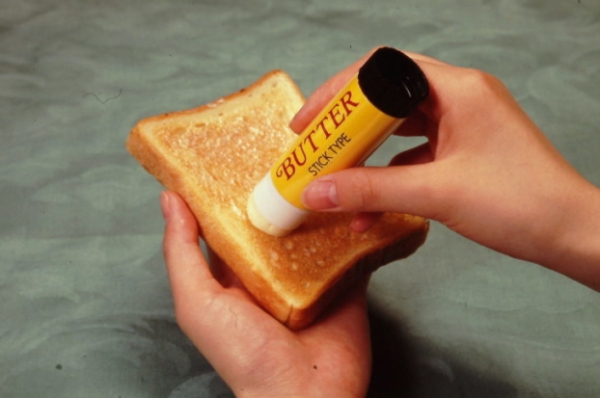   Bơ sáp quết bánh mì  