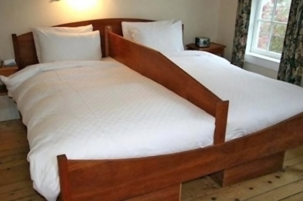   Một chiếc giường là ví dụ hoàn hảo về khu vực bạn bè trông như thế nào  