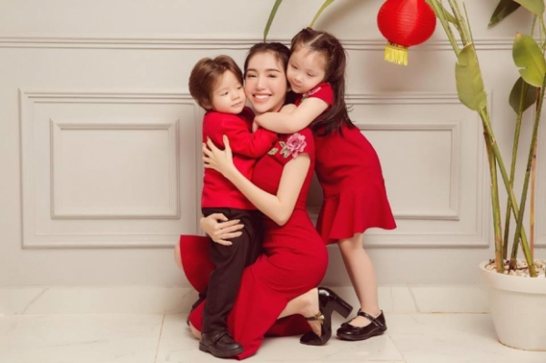 Bộ ảnh ngọt ngào đón Trung Thu sum vầy của 3 mẹ con Elly Trần 9