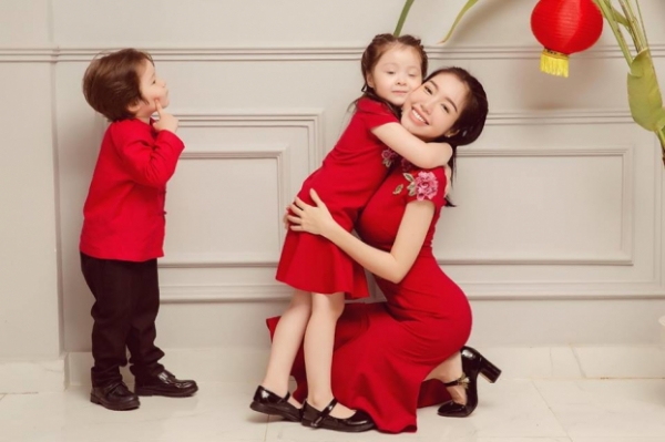 Bộ ảnh ngọt ngào đón Trung Thu sum vầy của 3 mẹ con Elly Trần 8