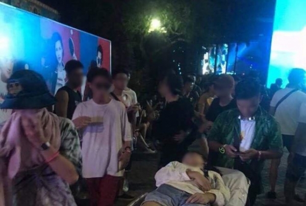   Các nạn nhân nghi bị sốc thuốc tại lễ hội âm nhạc ở Công viên nước Hồ Tây. Ảnh: Facebook.  