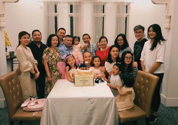 Phạm Quỳnh Anh - Quang Huy vui vẻ đoàn tụ trong ngày con gái Tuệ Lâm tròn 6 tuổi 6