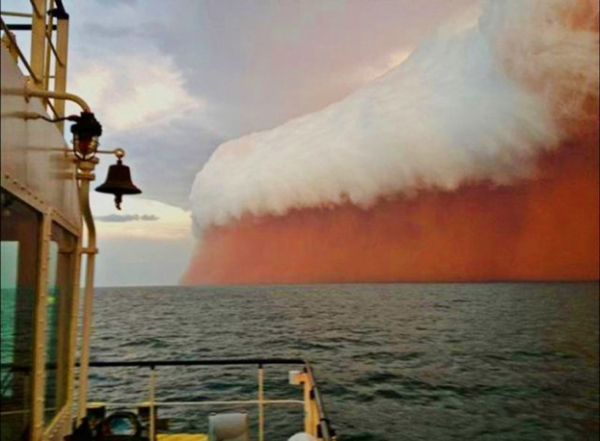   Cơn bão bụi đám mây Arcus ở Úc  