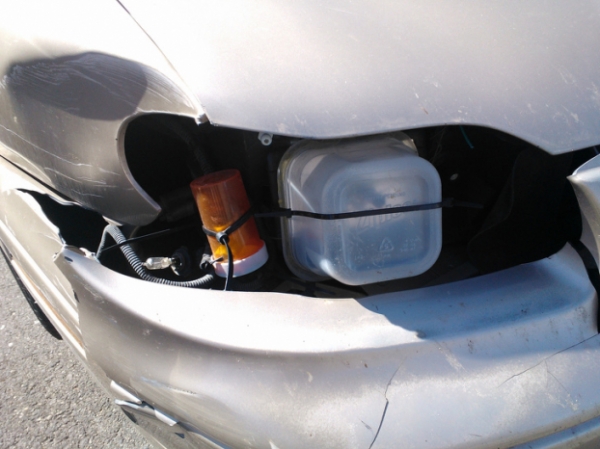   Nếu xe của bạn thiếu đèn pha, chỉ cần sử dụng một số hộp nhựa rỗng có màu phù hợp ...  