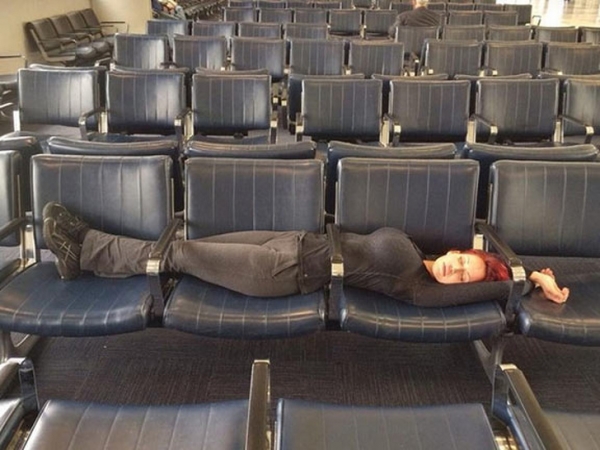 Làm sao để ngủ ở sân bay