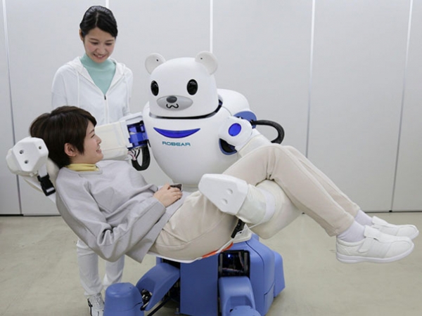   Robot chăm sóc người dân trong các trung tâm  