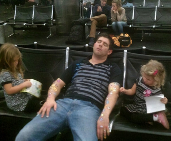 Đây là lý do vì sao bạn không nên ngủ ở sân bay