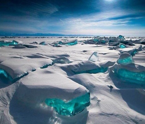   Hình khối đá granit trên hồ Baikal, Nga  
