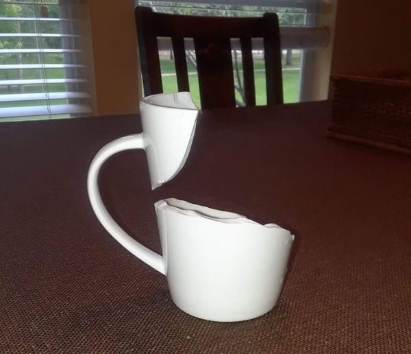 Cái cốc của tôi đã vỡ theo cách kỳ quặc nhất