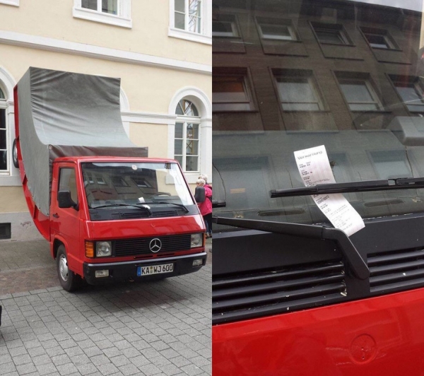 Việc lắp đặt xe tải siêu thực này nằm ở một trong những con phố ở thành phố của Đức có tên là Karlsruhe. Nó có nghĩa là để hiển thị một đối tượng hàng ngày từ một góc nhìn khác. Tuy nhiên, người quản lý bãi đậu xe của thành phố dường như không nhận được ý tưởng và đưa ra một  vé 30 Euro cho việc vi phạm bãi đậu xe.