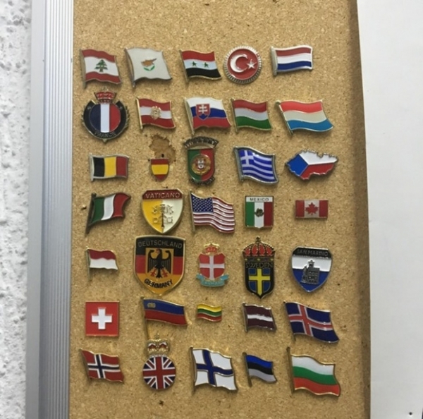   Bộ sưu tập ghim cờ của tôi từ mọi quốc gia tôi từng đến  