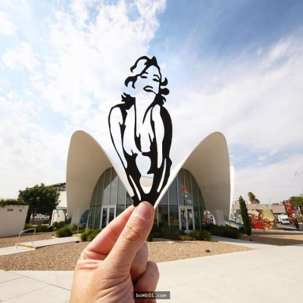 Bảo tàng đèn Neon ở Las Vegas biến thành chiếc váy cho Marilyn Monroe