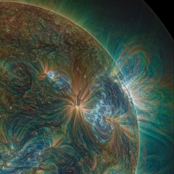 Mặt trời nhìn xuyên qua ống kính UV  