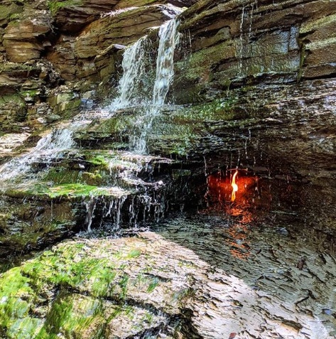   Thác Eternal Flame ở Chestnut Ridge County Park, New York  