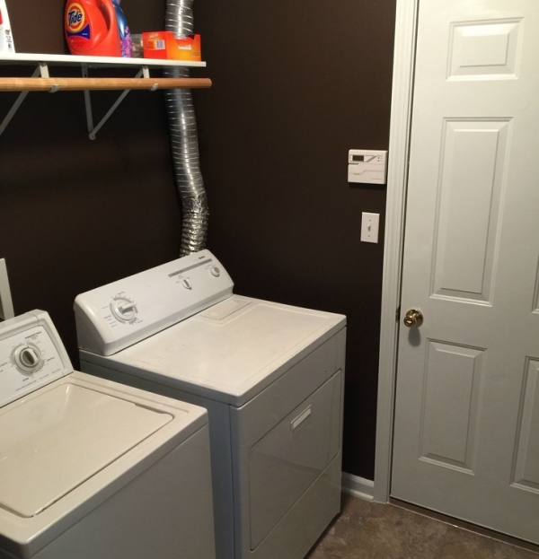   Có một phòng riêng biệt cho máy giặt và máy sấy trong căn hộ / nhà  