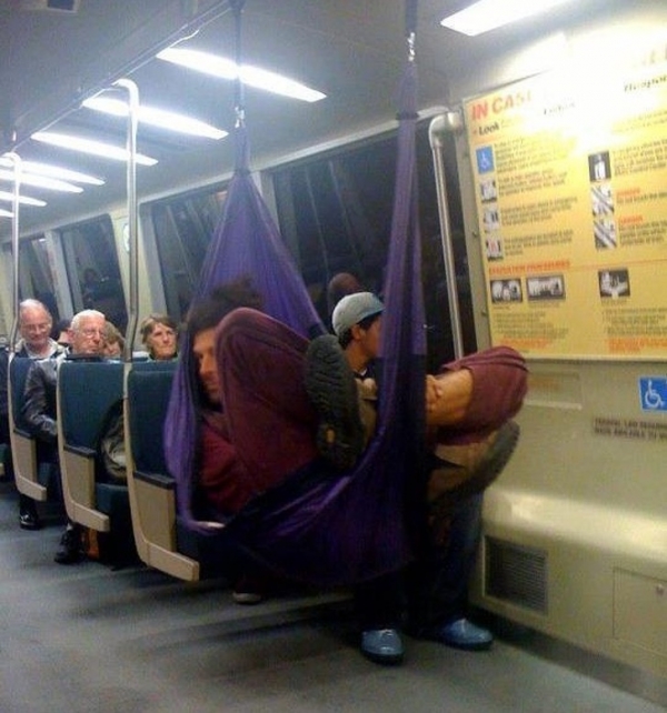 Khi không có chỗ trên tàu điện ngầm