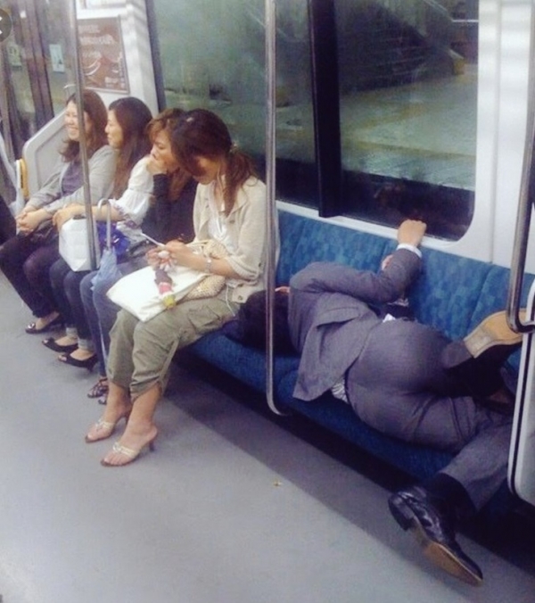 Ai nói bạn không thể ngủ giữa các điểm dừng tàu điện ngầm?