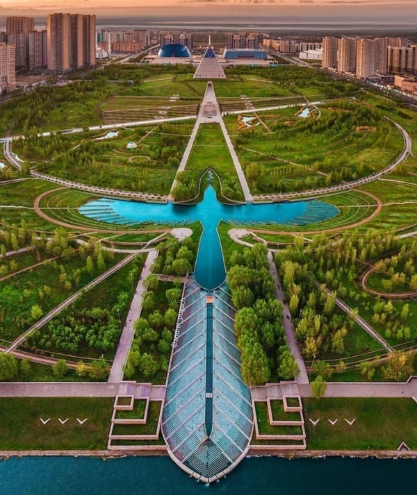 Một công viên đầy màu sắc ở Astana, Kazakhstan