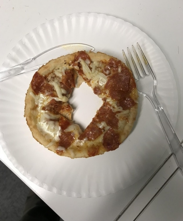 Con trai tôi đã ăn chiếc pizza mini của nó kiểu này