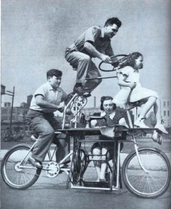   Một chiếc xe đạp cho cả gia đình ... mà cũng có một máy may được xây dựng. (Hoa Kỳ, 1939)  