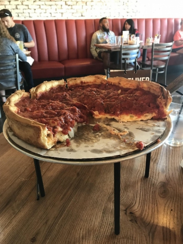   Ai đó đã khiến chiếc pizza trông thế này?  