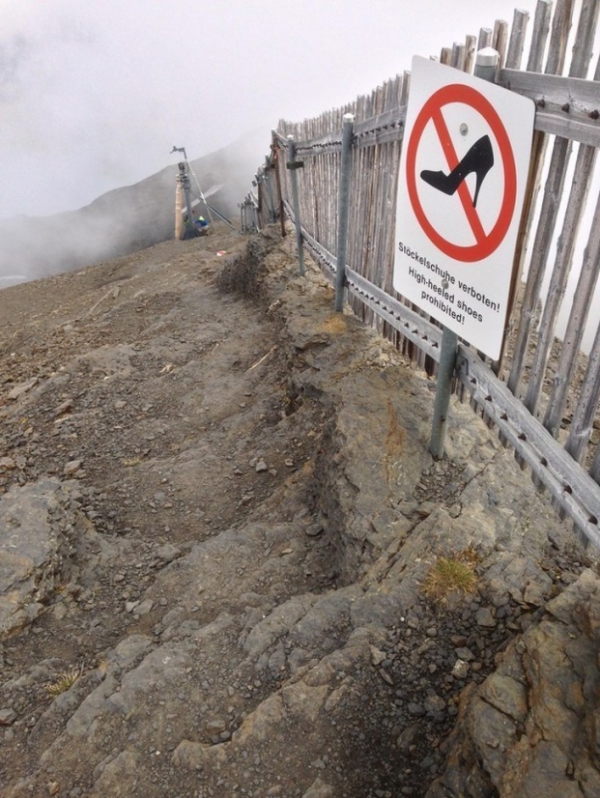   Thụy Sĩ có những biển cảnh báo kỳ lạ  