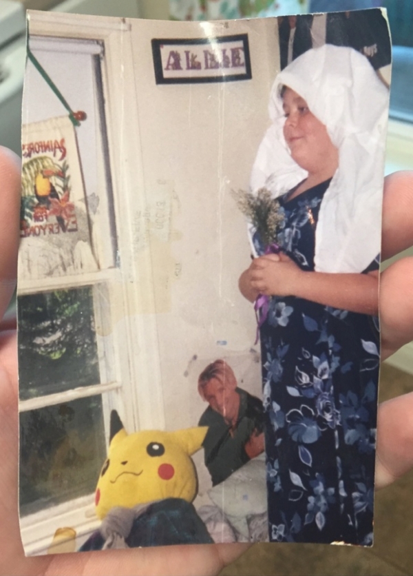   Thời gian đó tôi đã kết hôn với Pikachu nhồi bông khổng lồ  