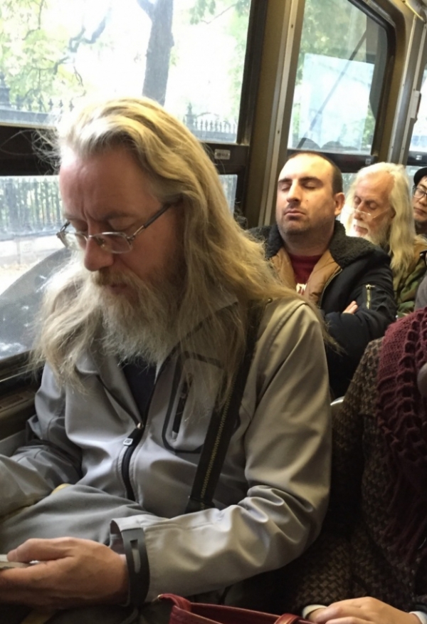   Gandalf và Dumbledore đi cùng một chiếc xe buýt  