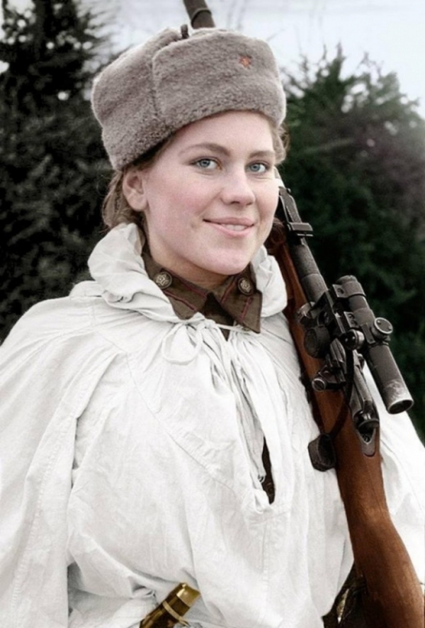   Roza Georgiyevna Shanina là một trong những tay súng bắn tỉa giỏi nhất của Liên Xô, 1943  