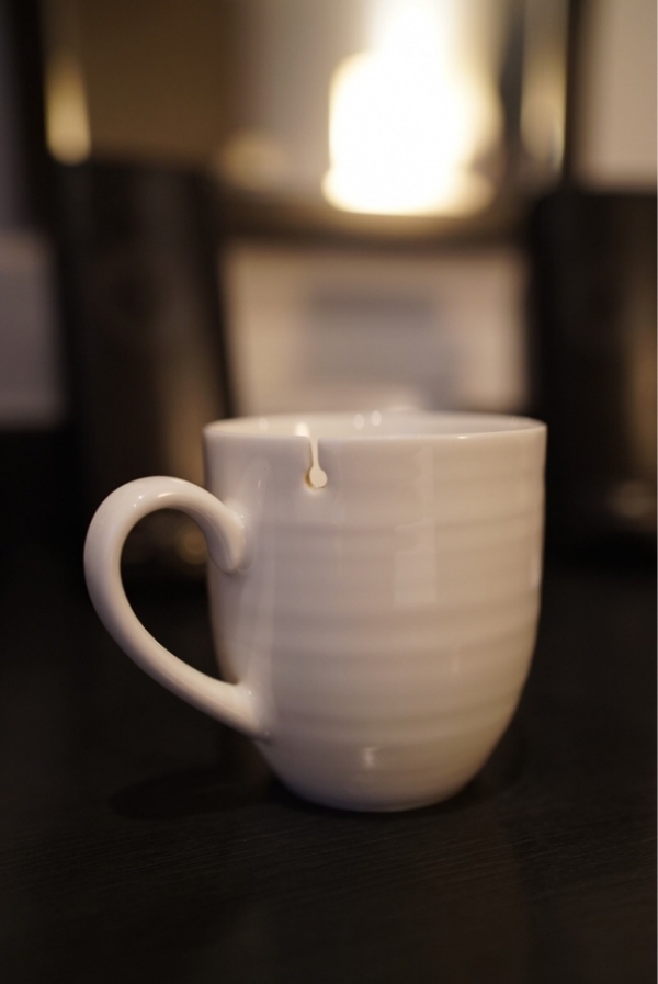 Lỗ nhỏ giúp bạn có thể để dây của trà lọc