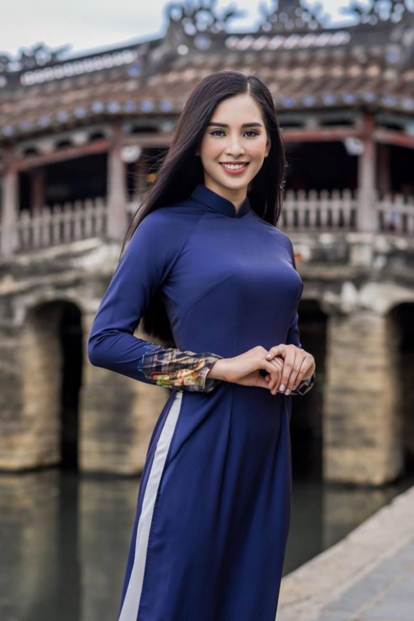 Ngắm vẻ đẹp kiêu sa của tân hoa hậu Trần Tiểu Vy trong trang phục áo dài 5