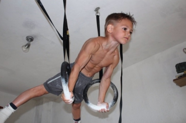 Đứa trẻ khỏe mạnh, cơ bắp nhất thế giới
