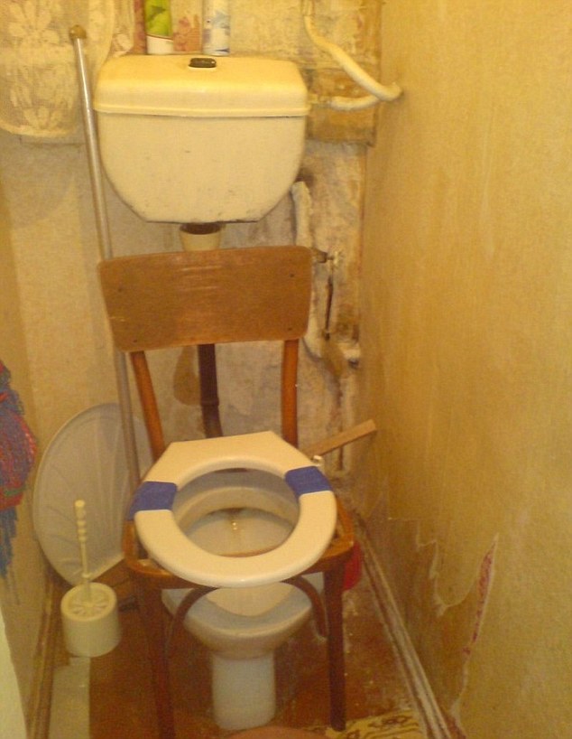 Dù có buồn đi vệ sinh đến mấy, chắc hẳn bạn cũng ngậm ngùi bỏ qua nhà vệ sinh này thôi nhỉ