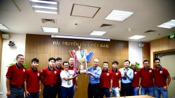 Lãnh đạo Đài Truyền hình Việt Nam đón nhận và chúc mừng đội bóng vô địch Press Cup 2023