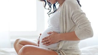 'Chuyện ấy' trong thai kỳ: Những điều mẹ bầu cần biết để gắn kết yêu thương