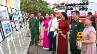 Hải Phòng khai mạc Triển lãm ảnh, tư liệu về gia đình với chủ đề ‘Khoảnh khắc sum họp’